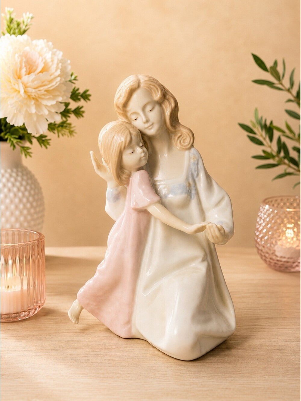Paul Sebastian 1990 Figurine Mother And Daughter Porcelain, 4x7.5”